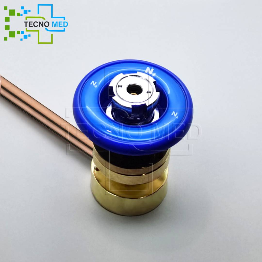 Oxygen gas outlet designed for continuous and secure oxygen delivery in medical environments.